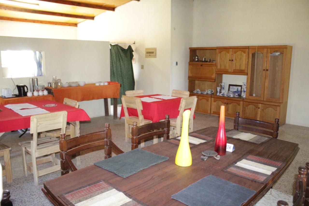 Bambi Lodge Grootfontein Bagian luar foto