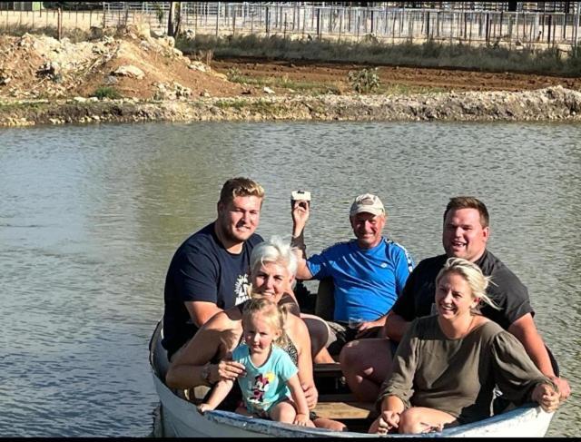 Bambi Lodge Grootfontein Bagian luar foto