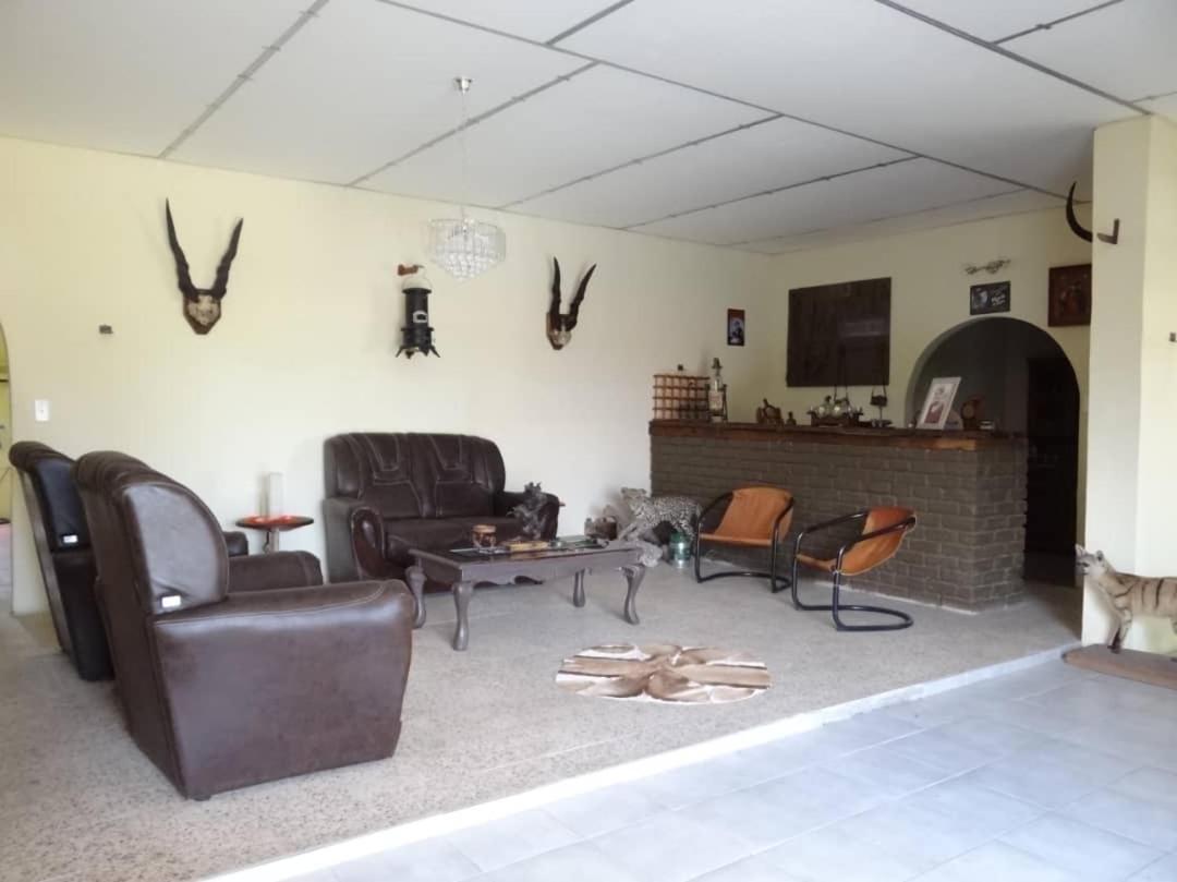 Bambi Lodge Grootfontein Bagian luar foto