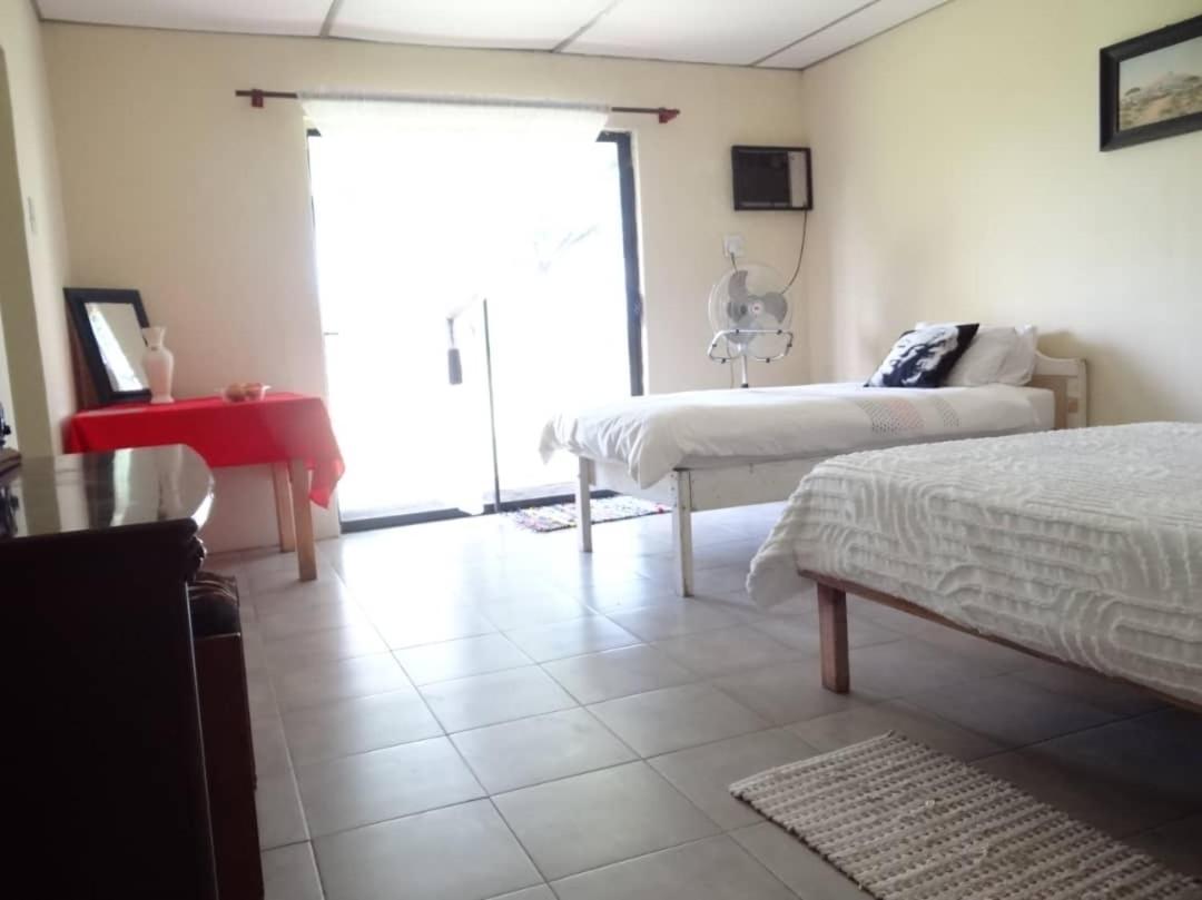 Bambi Lodge Grootfontein Bagian luar foto