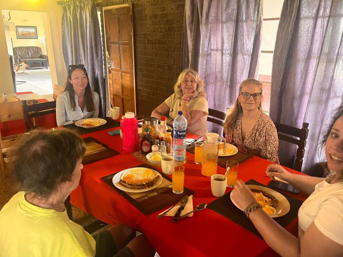 Bambi Lodge Grootfontein Bagian luar foto