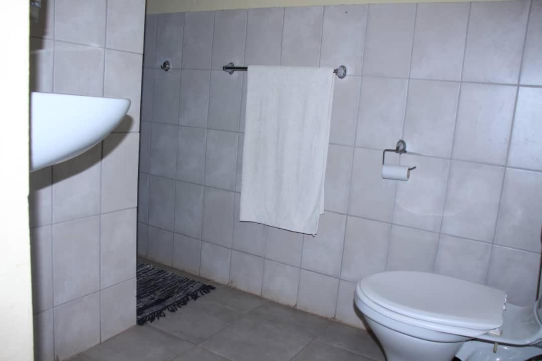 Bambi Lodge Grootfontein Bagian luar foto