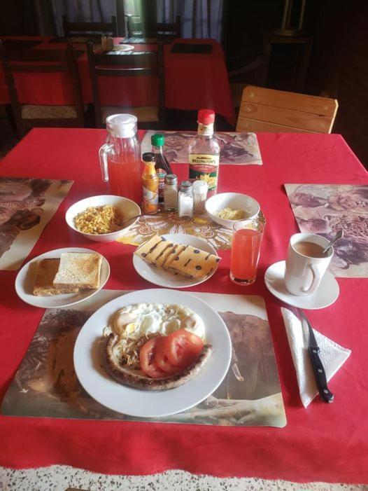 Bambi Lodge Grootfontein Bagian luar foto