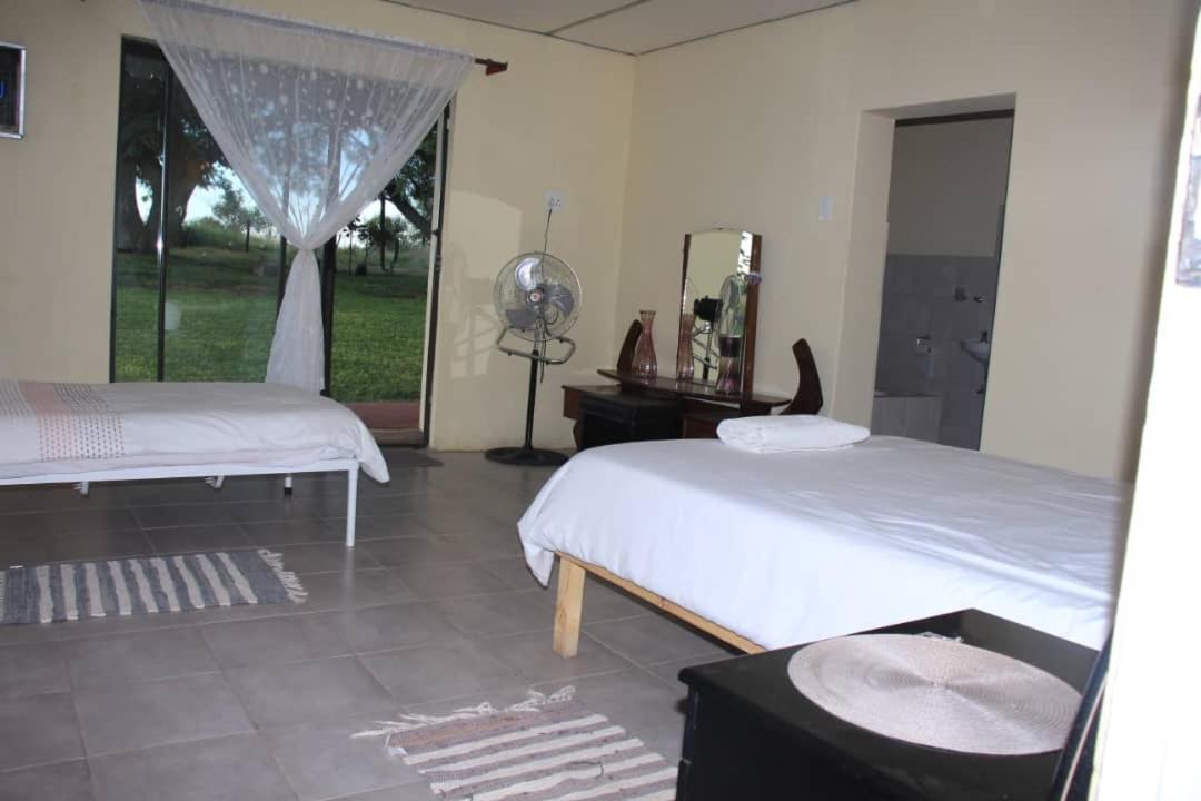Bambi Lodge Grootfontein Bagian luar foto
