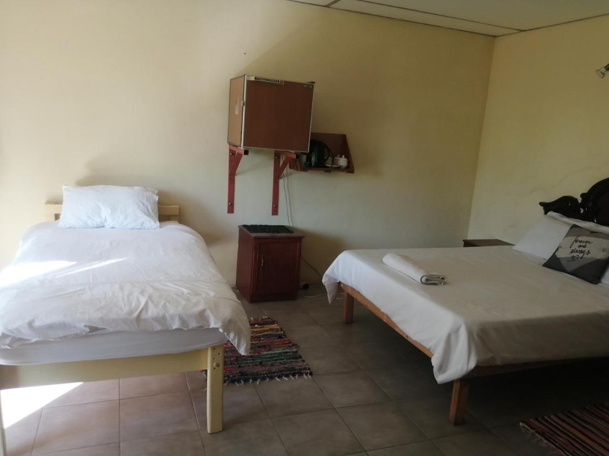 Bambi Lodge Grootfontein Bagian luar foto