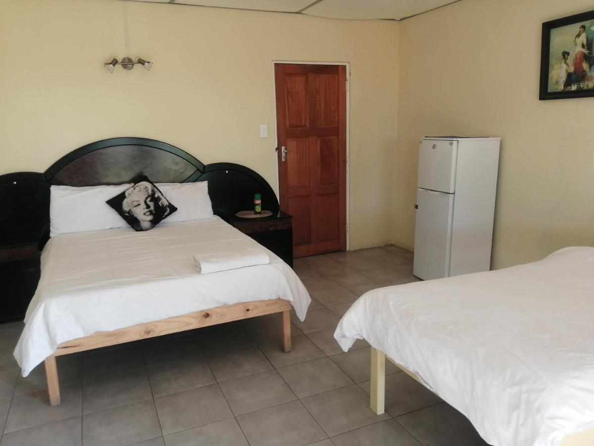 Bambi Lodge Grootfontein Bagian luar foto