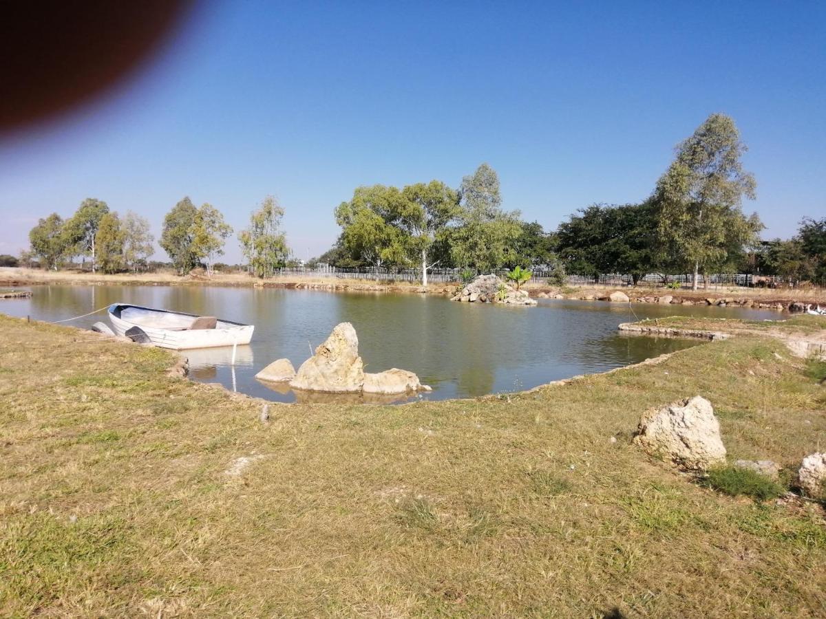 Bambi Lodge Grootfontein Bagian luar foto