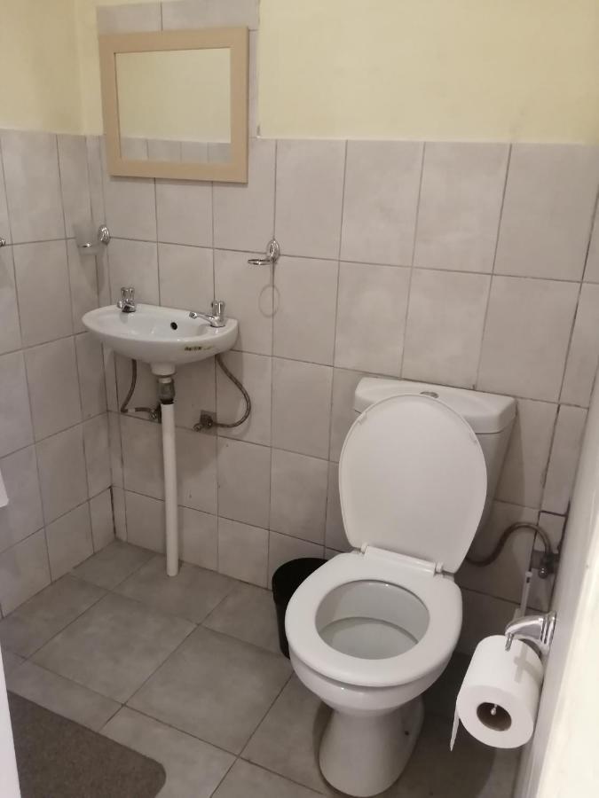 Bambi Lodge Grootfontein Bagian luar foto
